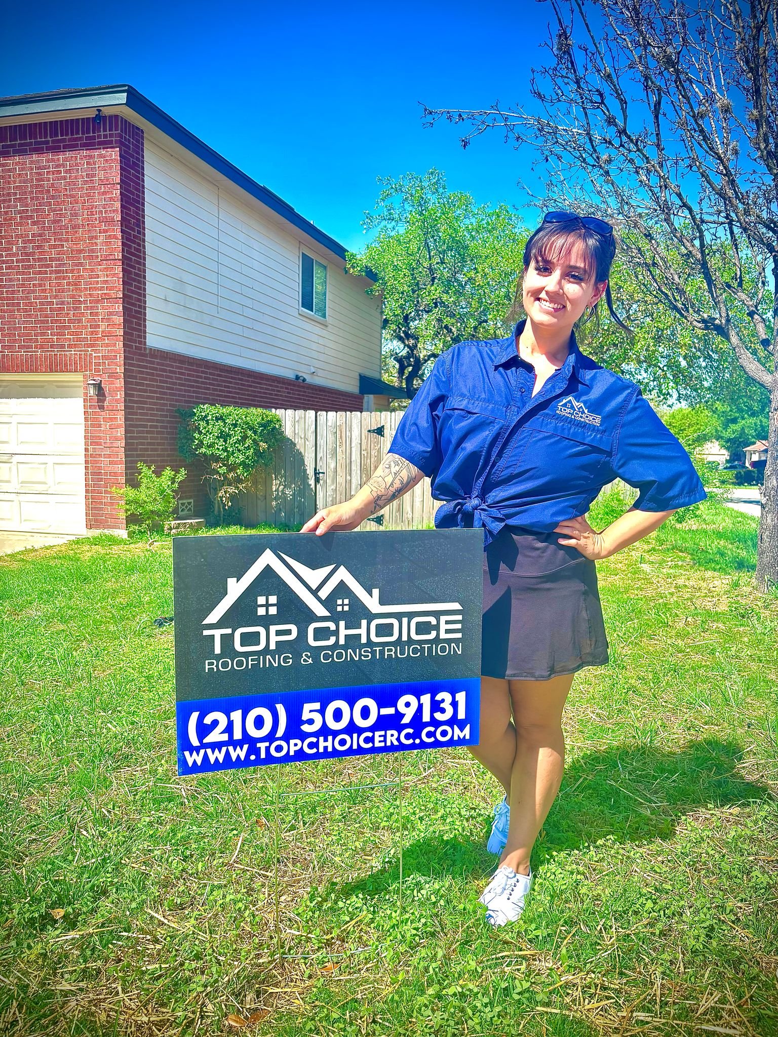 Project Manager Kim closing a roof contract with a satisfied customer.